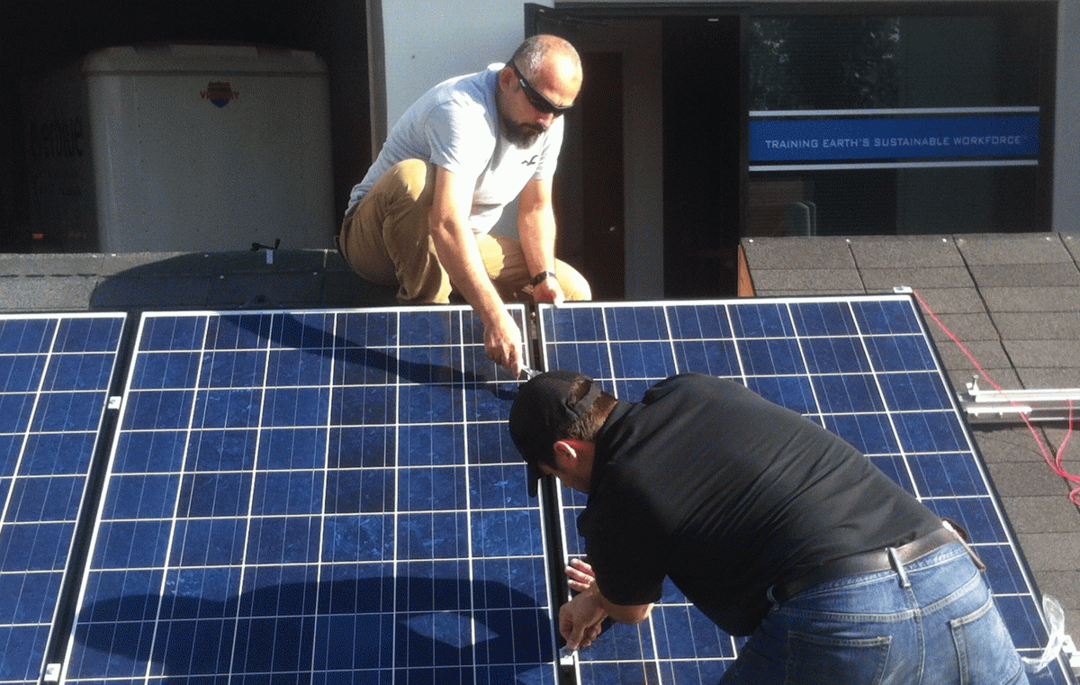 How Much Do Solar Installers Make? Everblue Training